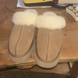 UGG Disquettes Platform Slippers Size 11